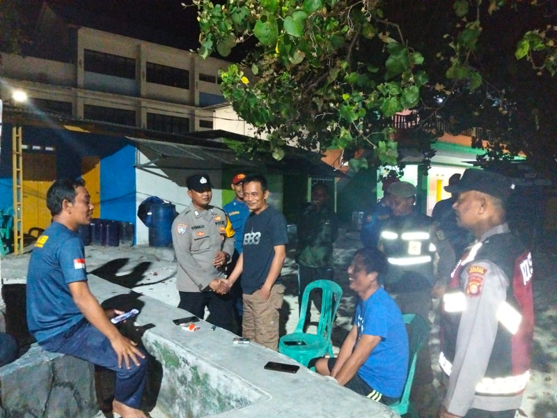 Patroli Malam Gabungan, Polsek Kepulauan Seribu Selatan Gencarkan Sosialisasi Layanan 110 dan Antisipasi Gangguan Kamtibmas