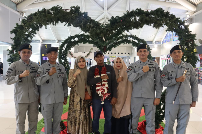 Bakamla RI Pulangkan Nelayan Bitung yang Hanyut 12 Hari di Laut Filipina