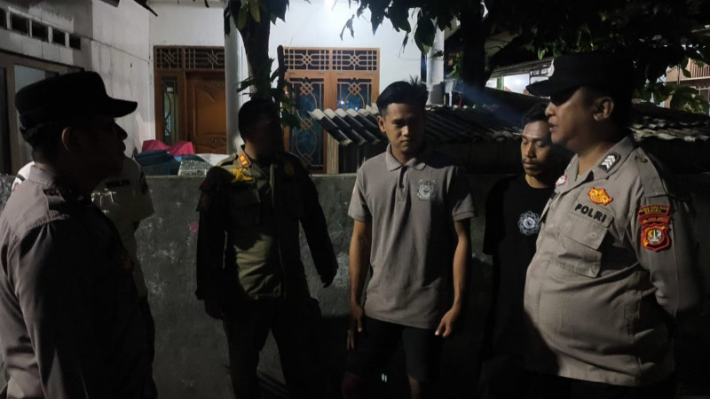 Polsek Kepulauan Seribu Utara Gelar Patroli Malam Humanis, Himbau Warga Jauhi Judi Online