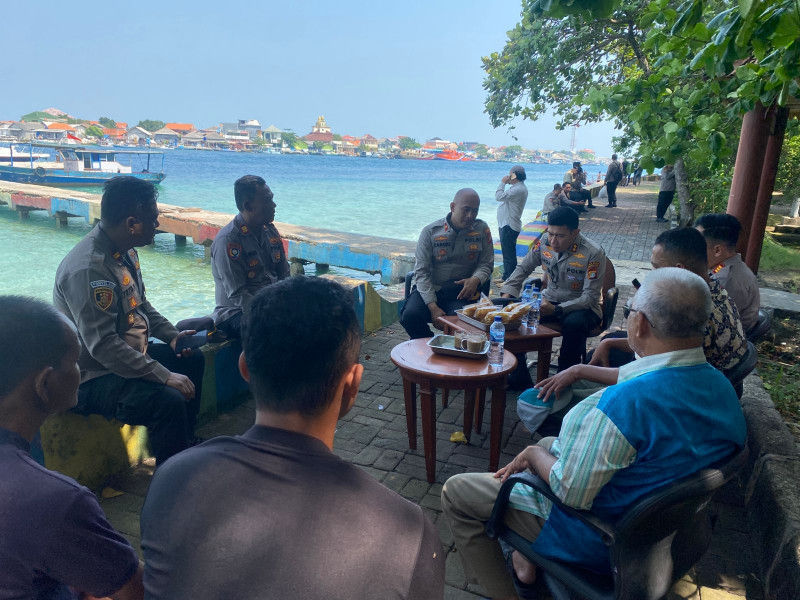 Kapolres Kepulauan Seribu Gelar Jumat Curhat di Pulau Kelapa, Ajak Warga Jaga Kamtibmas dan Perangi Premanisme