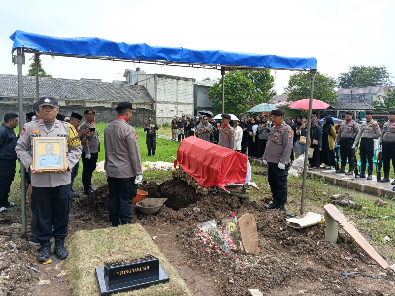 Polsek Pademangan Gelar Pemakaman Kedinasan untuk AIPTU Sugiarto