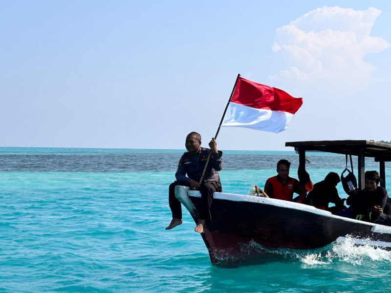Pengibaran Bendera Merah Putih di Pulau Pari Warnai Peringatan HUT RI ke-80