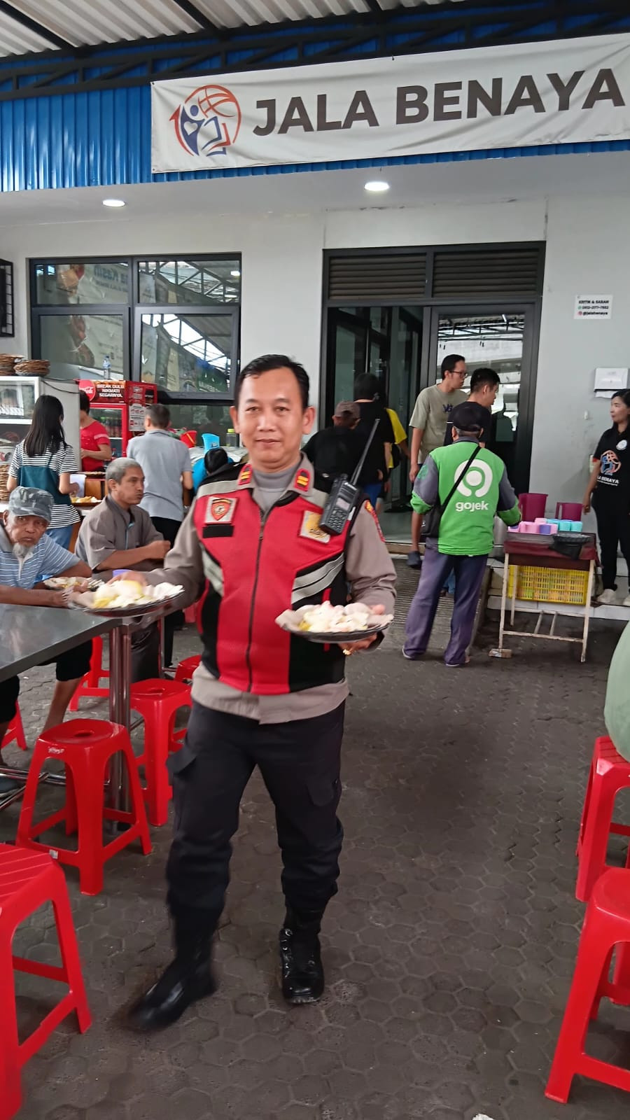 Polsek Metro Penjaringan Gelar Jum’at Peduli, Kapolsek: Wujud Kepedulian Polri Hadir di Tengah Masyarakat