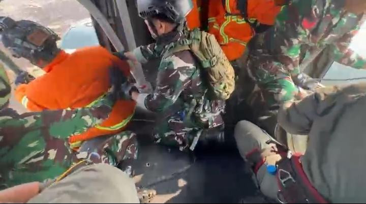 Tim Alpha Laksanakan Fastrope ke Titik Api, Siap Buka Jalan Tim Free Fall di Pekanbaru