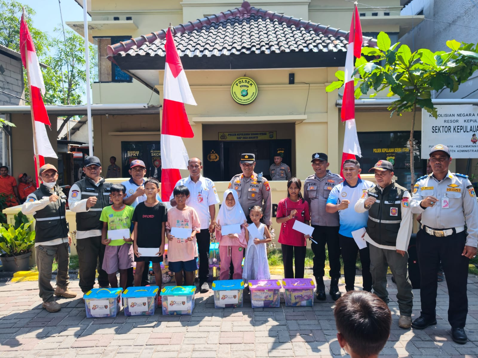Pesta Rakyat Hari Bhayangkara ke-80 di Kepulauan Seribu Diserbu Warga, Reskrimum Polda Metro Jaya dan Polres Kepulauan Seribu Hadir Berbagi Kebahagiaan
