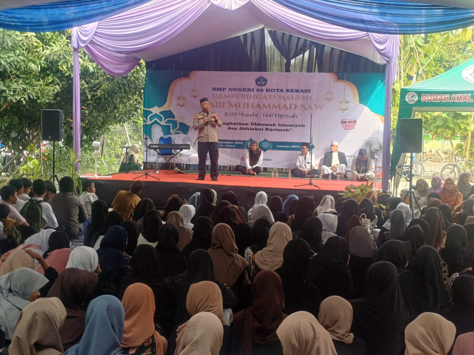 Kapolsek Bekasi Barat Hadiri Peringatan Maulid Nabi di SMPN 52, Sampaikan Himbauan Kamtibmas kepada Pelajar