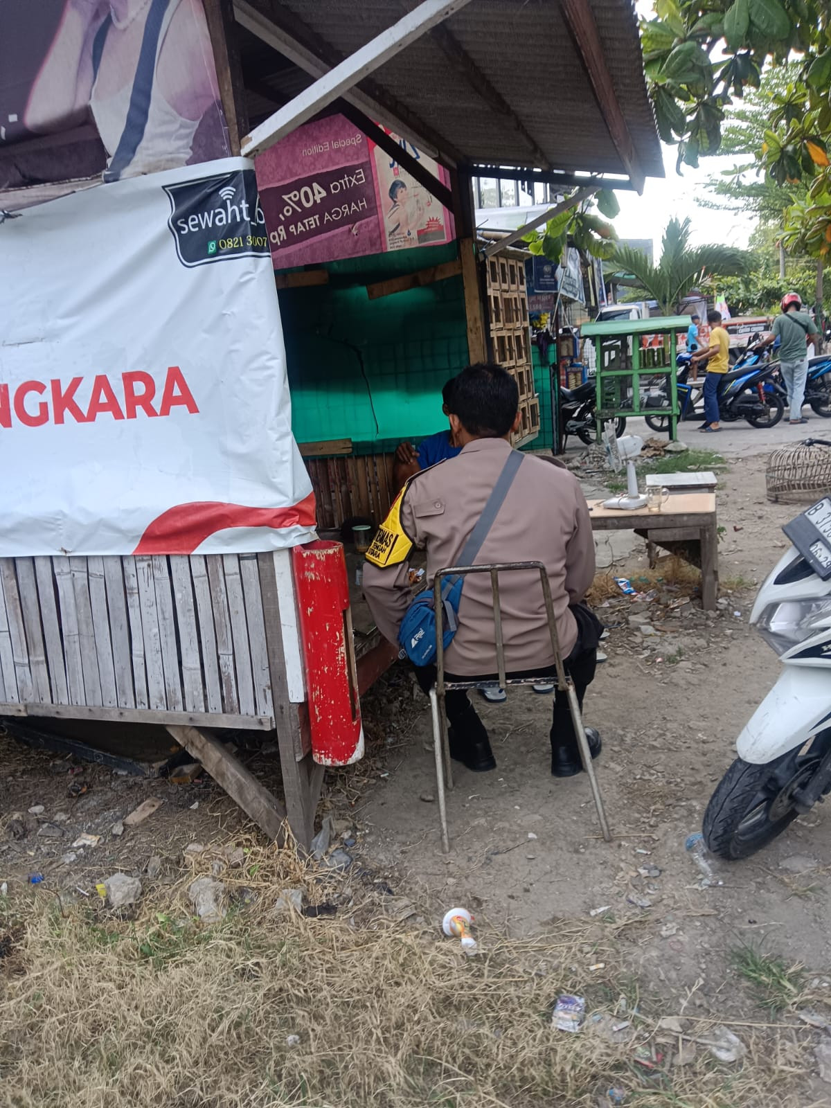 Perkuat Kemitraan Warga, Polsek Bekasi Utara Sambangi Pos Kamling Kaliabang Tengah