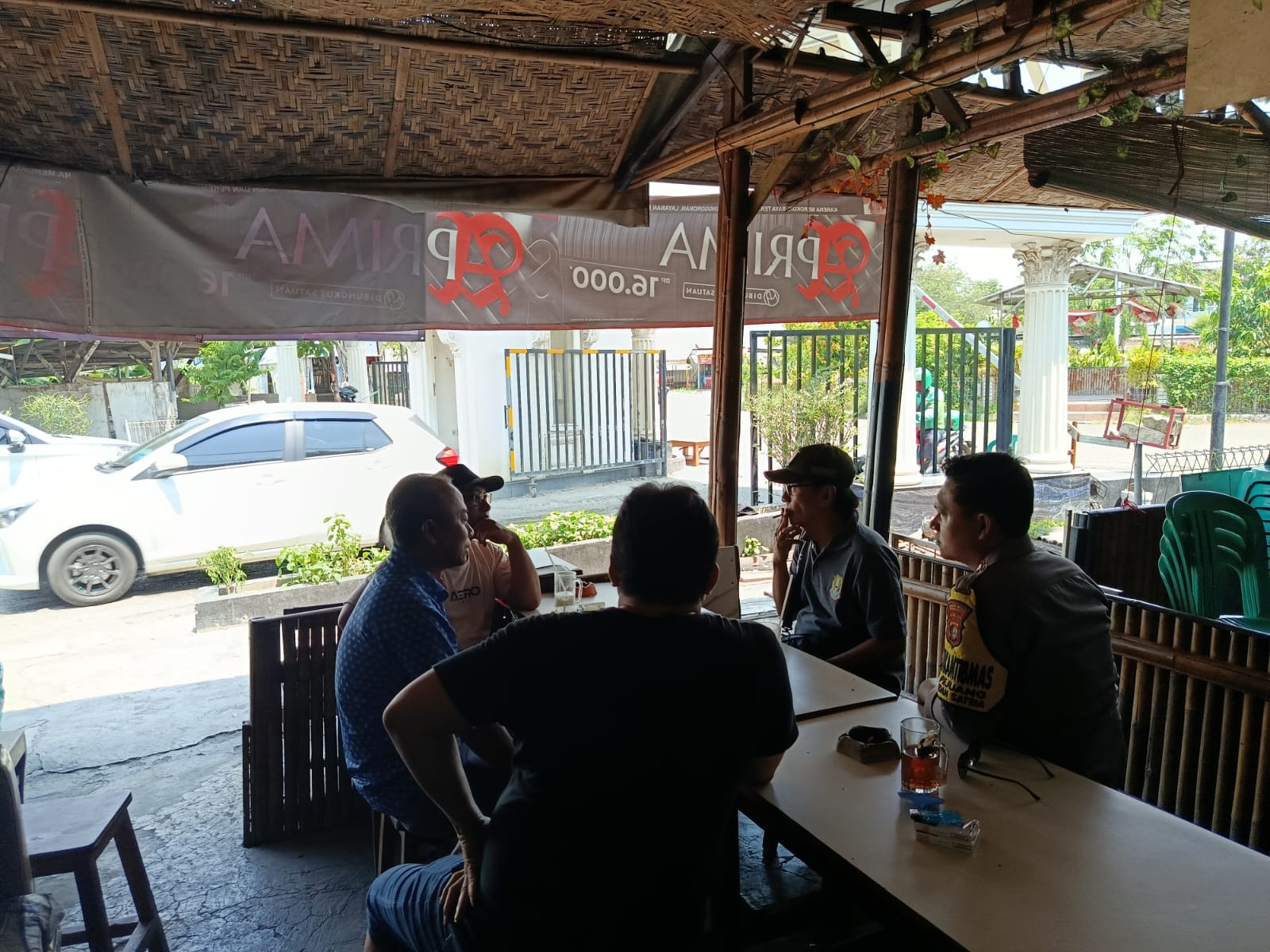 Bhabinkamtibmas Kelurahan Pejuang Laksanakan Kunjungan Pos Keamanan RW 020