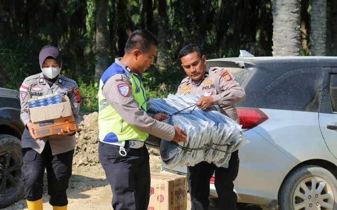 Dari Kepedulian untuk Masa Depan: Polri–Universitas Jambi Bantu Pelajar Aceh Tamiang