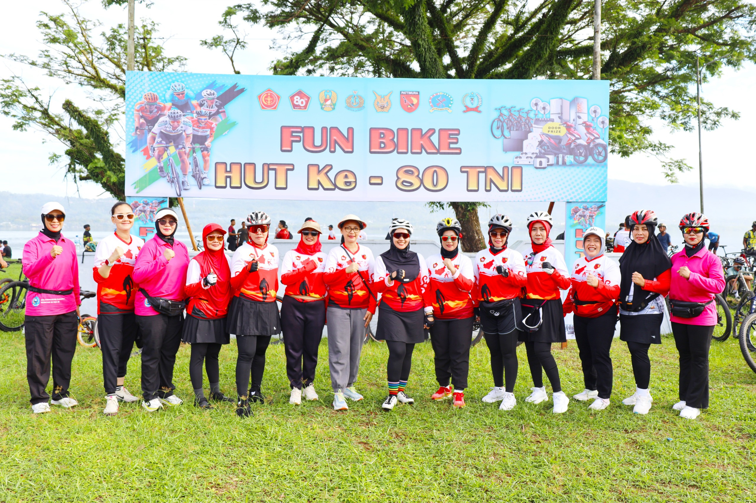 Dankodaeral IX Beserta Ketua Daerah Kodaeral IX Gabungan Jalasenastri Koarmada RI Semarakkan  Fun Bike Songsong HUT Ke-80 TNI