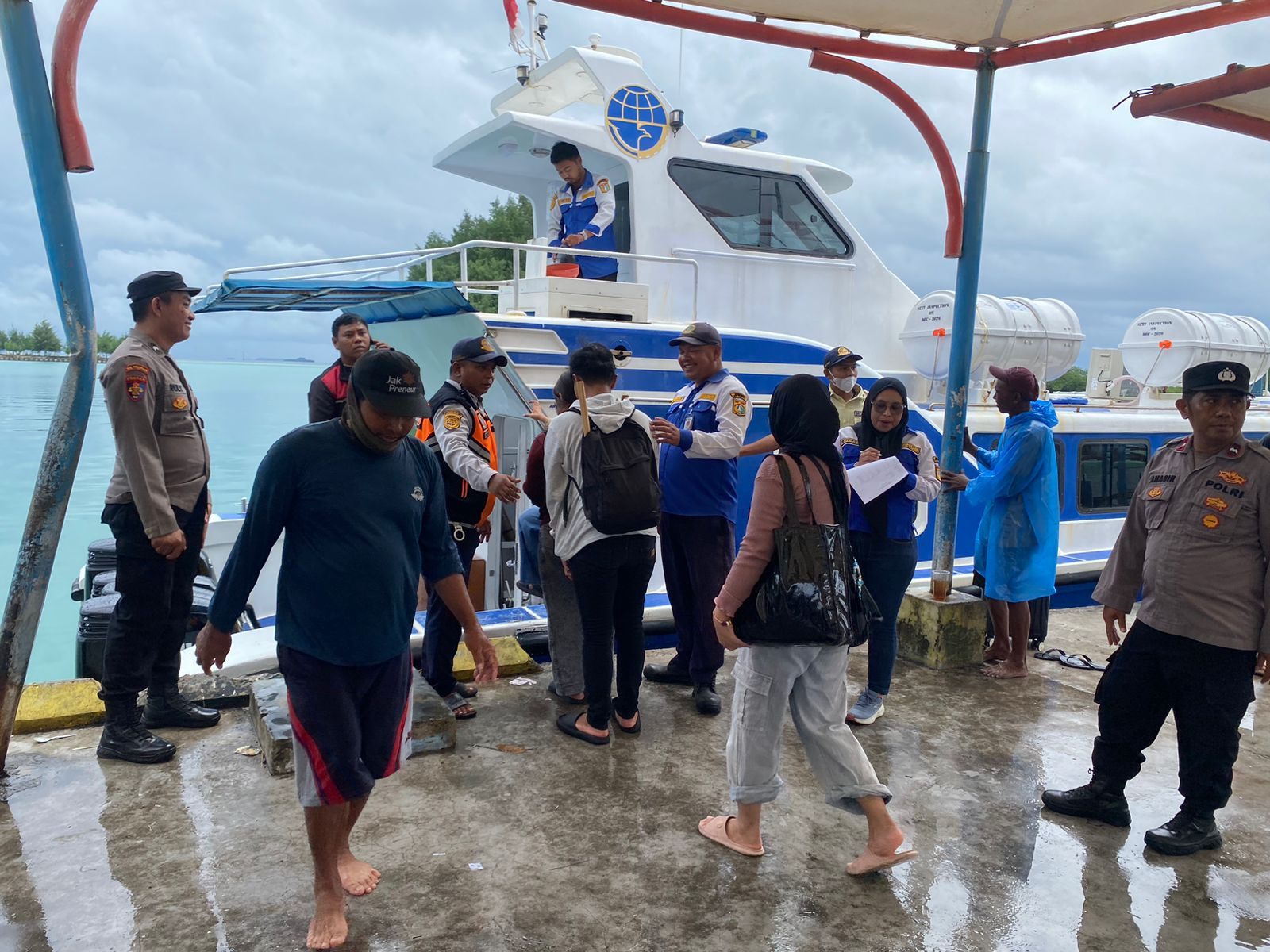Polisi Humanis Amankan Dermaga Pulau Penduduk, Hadirkan Rasa Aman bagi Warga dan Wisatawan