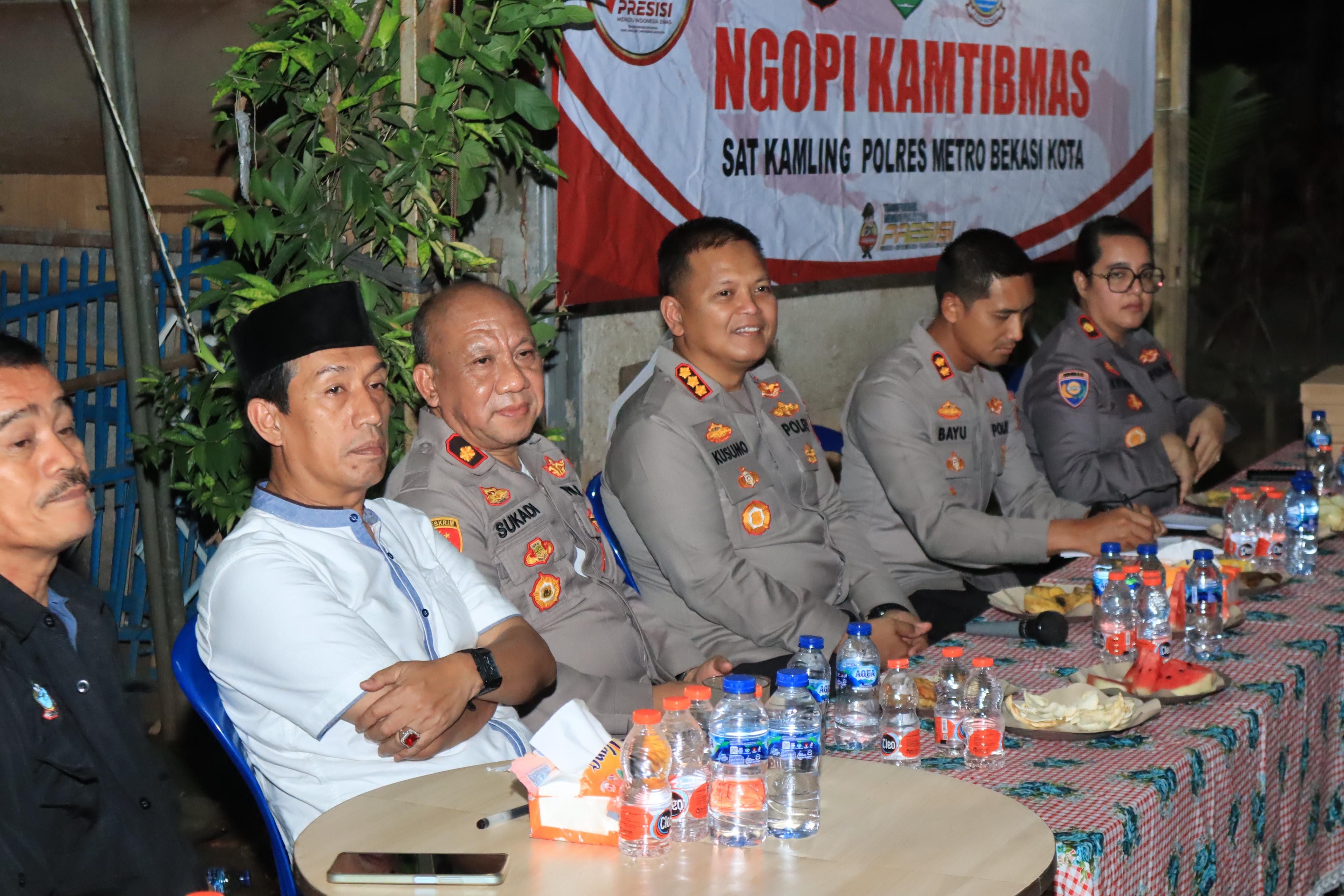Kapolres Metro Bekasi Kota "Ngopi Kamtibmas" Bersama Warga RW. 04 Mustikasari