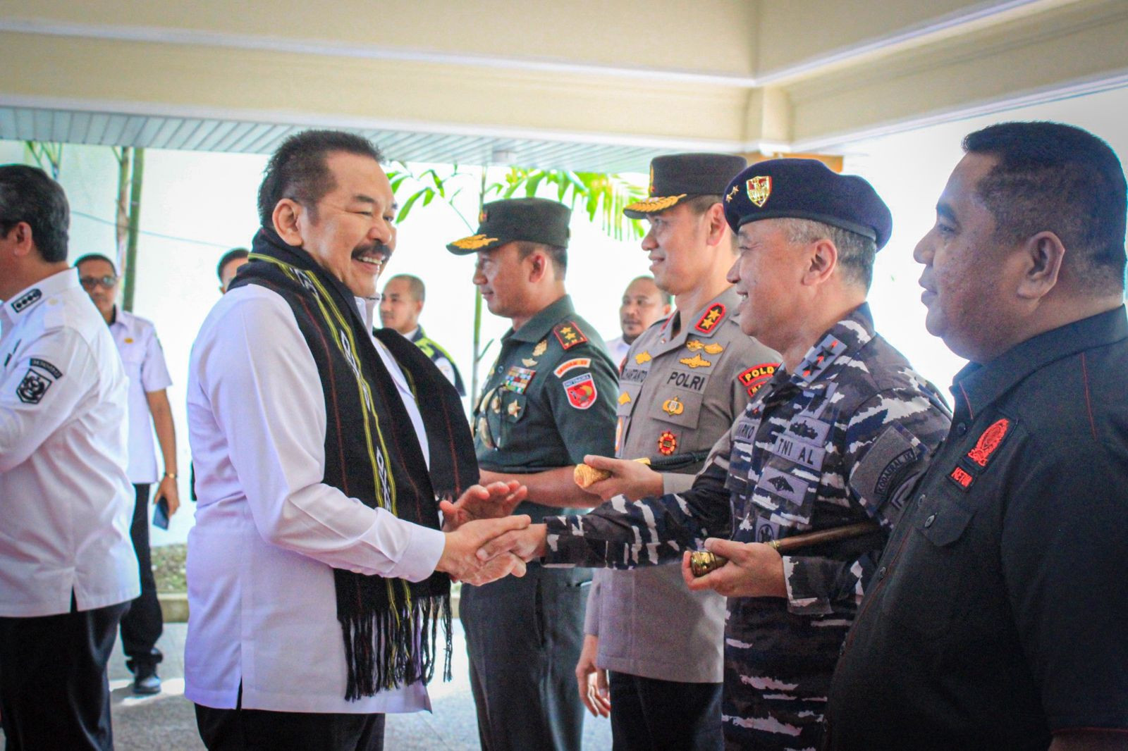 Dankodaeral IX Ambon Ikuti Penyambutan Kunjungan Kerja Jaksa Agung RI di Maluku