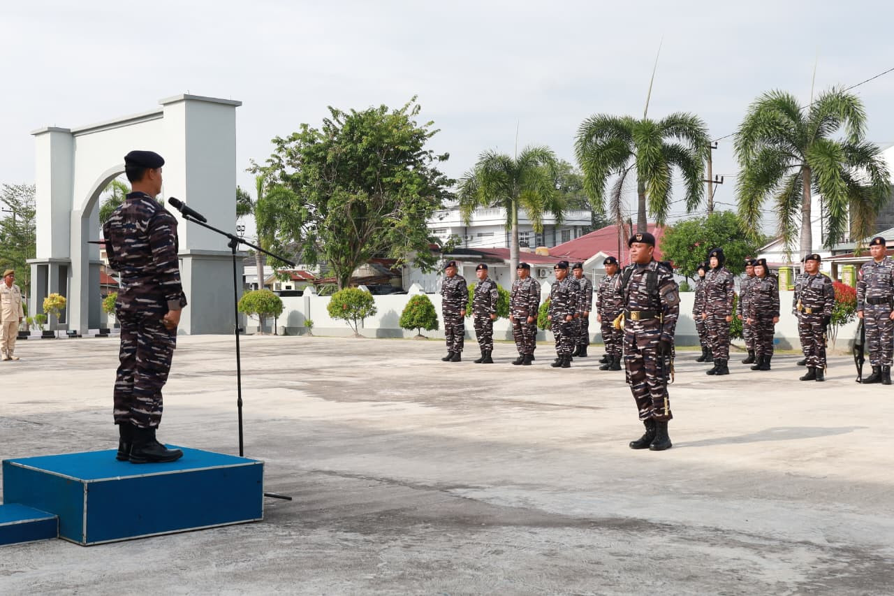 Wujud Nyata Kedisiplinan, Loyalitas, dan Rasa Cinta Tanah Air, Lanal Dumai Gelar Upacara Rutin 17 an