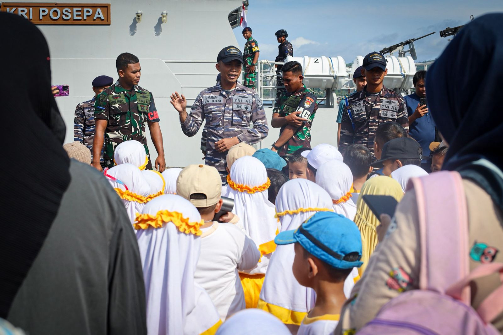 Tanamkan Jiwa Bahari Sejak Dini, Kodaeral IX Terima Kunjungan Edukasi Sekolah RA Almeera Islamic School Ke KRI Posrpa-870