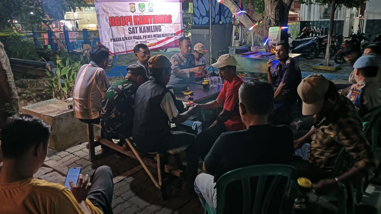 Lewat Ngopi Kamtibmas, Kapolsek Bekasi Utara Perkuat Keamanan Lingkungan di Perumahan Villa Mas Indah