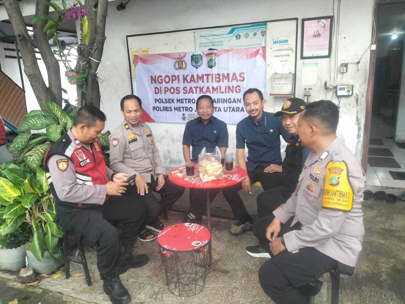 Jaga Jakarta+, Jaga Warga, Polsek Metro Penjaringan Perkuat Sinergi Lewat DDS dan Ngopi Kamtibmas di Kamal Muara