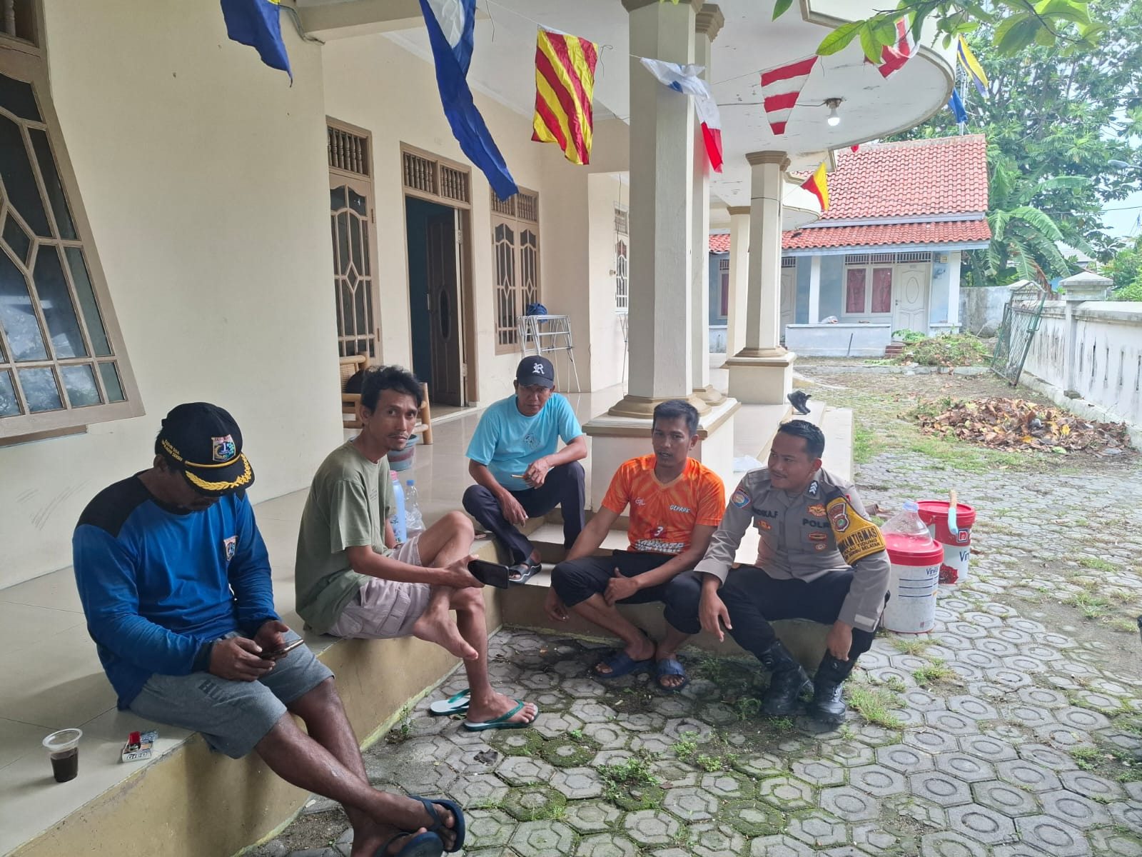 Bhabinkamtibmas Pulau Tidung Ajak Warga Jaga Kamtibmas dan Ciptakan Lingkungan Wisata Aman