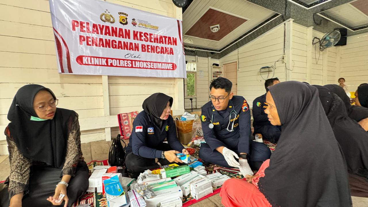 Sentuhan Kemanusiaan Polri, Layanan Kesehatan Pusdokkes Jangkau Warga Hingga Pelosok Aceh Terdampak Bencana