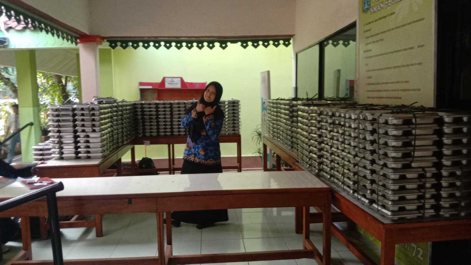 Polda Metro Jaya Salurkan Makanan Bergizi Gratis untuk 485 Siswa SMK Negeri 33 Kelapa Gading