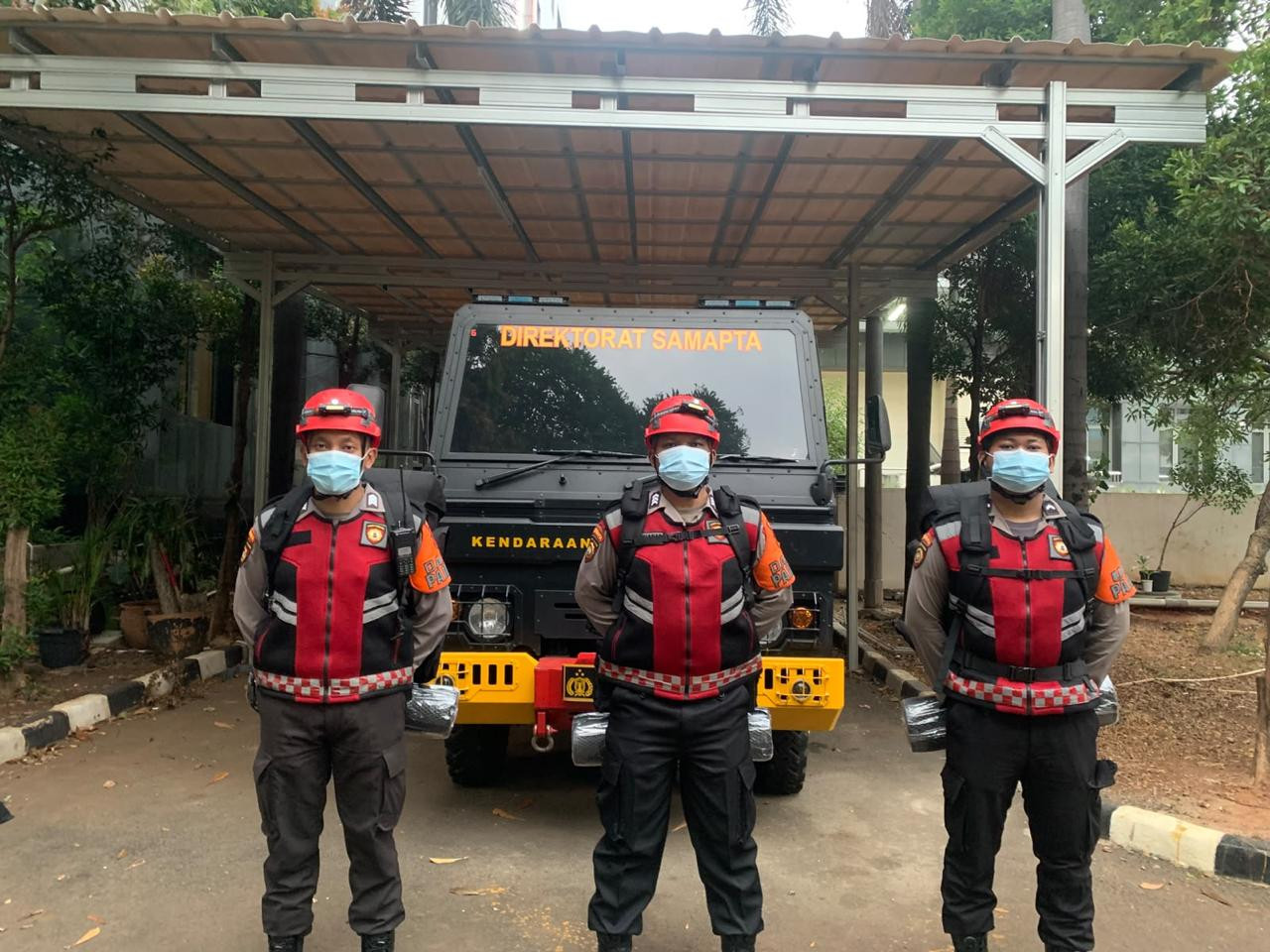Ditsamapta Polda Metro Jaya Siagakan SAR dan Bagikan Masker Antisipasi Dampak Anak Krakatau
