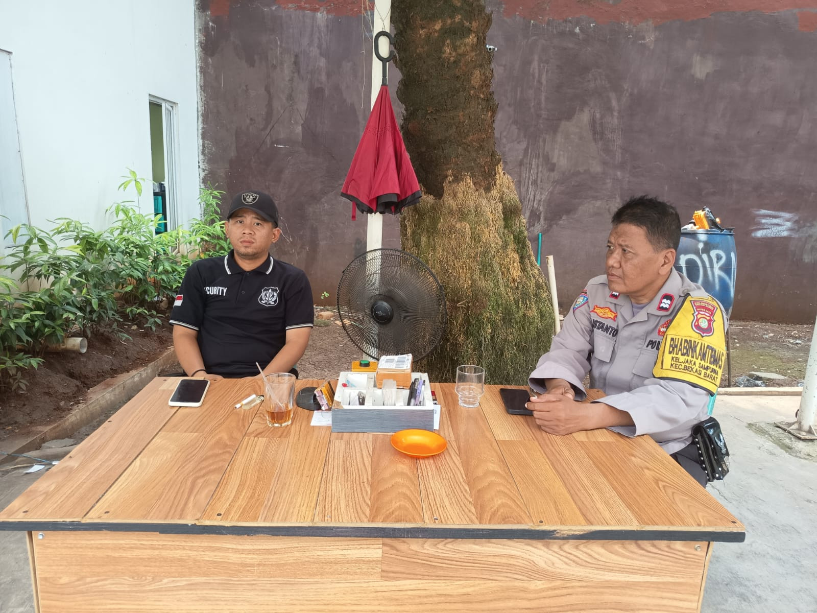 Bhabinkamtibmas Jakasampurna Sambangi Warga, Imbau Waspada C3 dan Judi Online