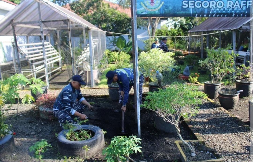 Minggu Bersih Lanal Bengkulu Dalam Rangka HUT Ke-80 TNI Tahun 2025