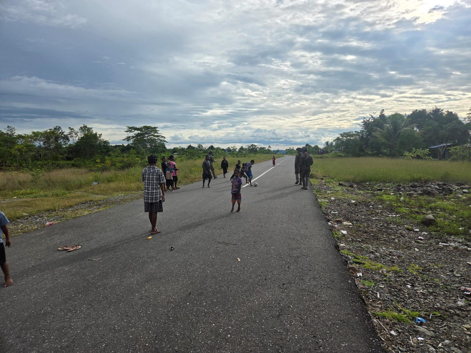 Bangun Kedekatan dengan Masyarakat, Satgas Damai Cartenz Intensifkan Patroli Humanis di Nduga