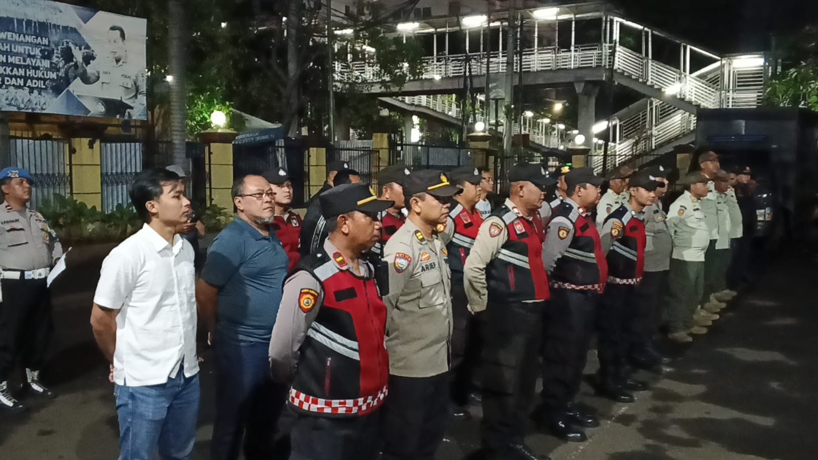 Jaga Jakarta, Jaga Lingkungan: Polsek Metro Penjaringan Gelar Apel KRYD Antisipasi Tawuran dan Kejahatan Jalanan
