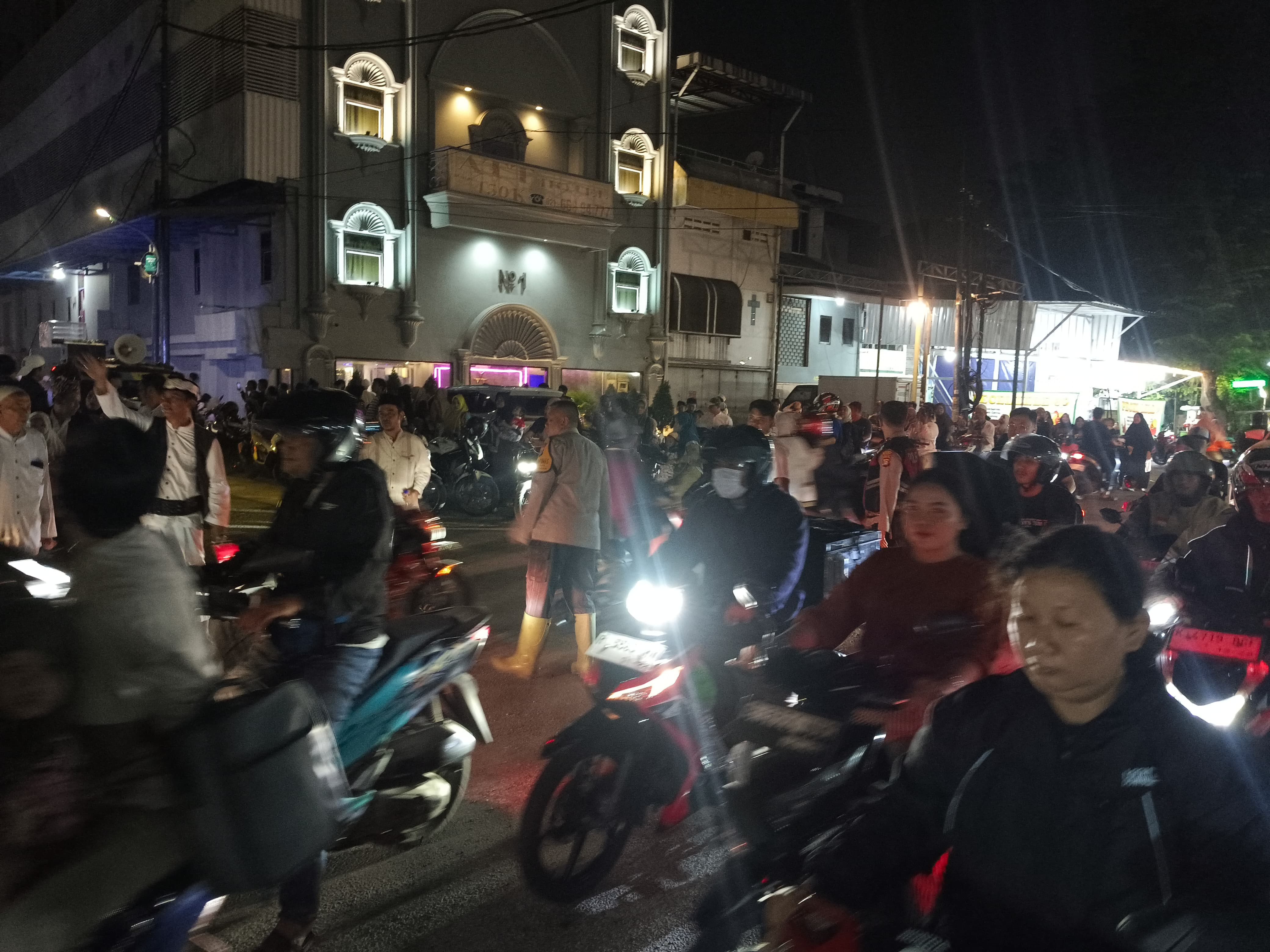 Pawai Obor Semarakkan Pejagalan, 500 Warga RW 015 Sambut Ramadhan 1447 H dengan Penuh Khidmat