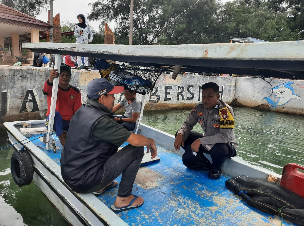 Sambang Humanis di Pulau Lancang, Bhabinkamtibmas Ajak Warga Jaga Kamtibmas Selama Ops Lilin 2025