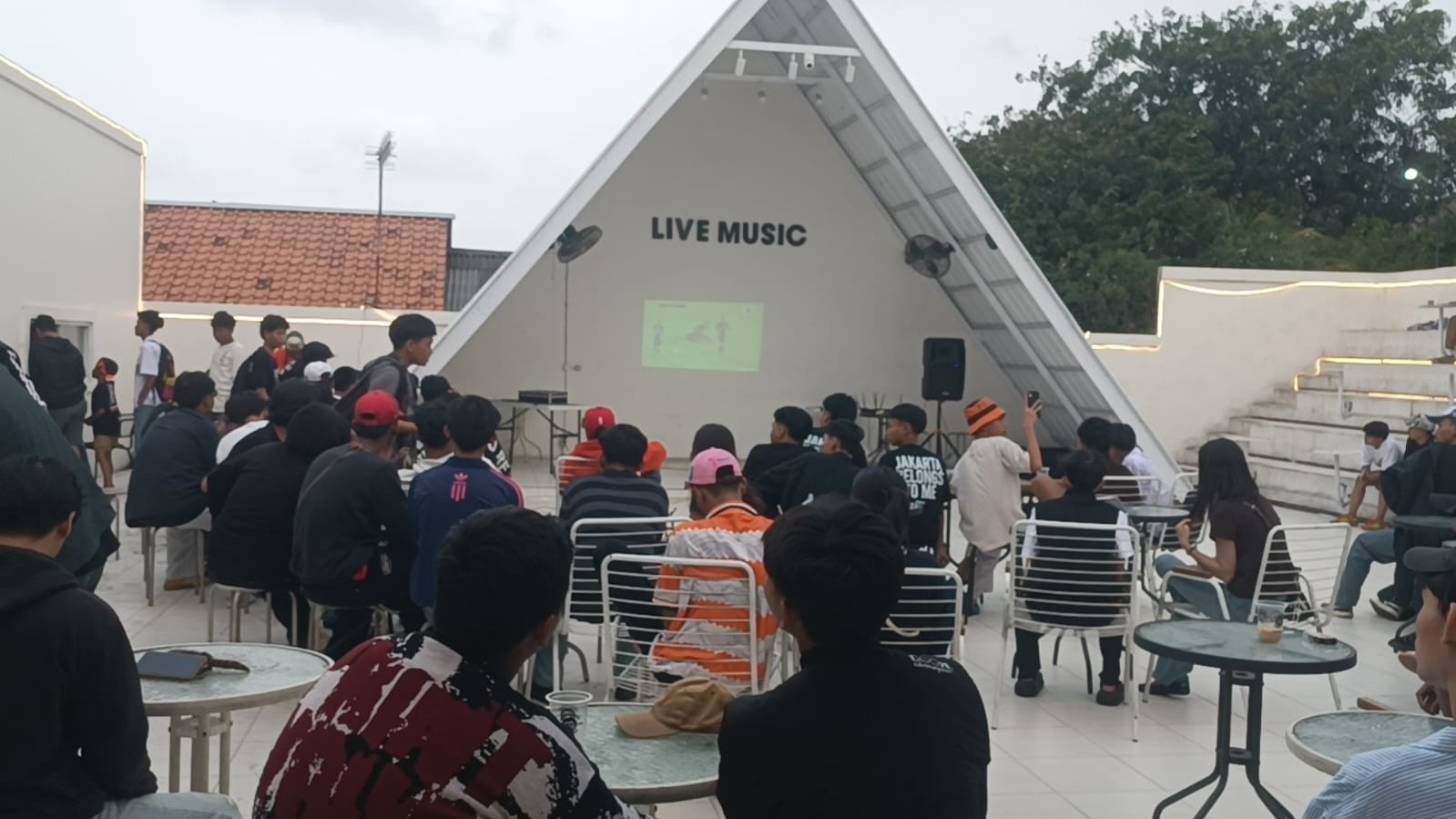 Nobar Semifinal Piala Presiden di Koja Berjalan Kondusif, Puluhan Suporter Persija Dikawal Polisi