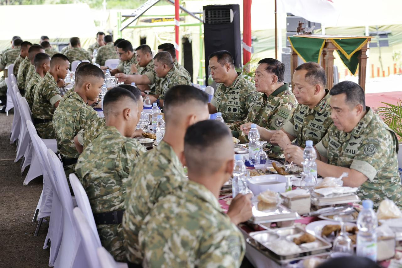 Wapang TNI Dampingi Menhan RI Tinjau Yonif TP 888, Perkuat Pertahanan Negara