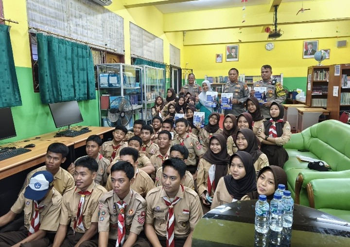 Polsek Pademangan Sosialisasikan Sistem Penerimaan Murid Baru SMA Kemala Taruna Bhayangkara
