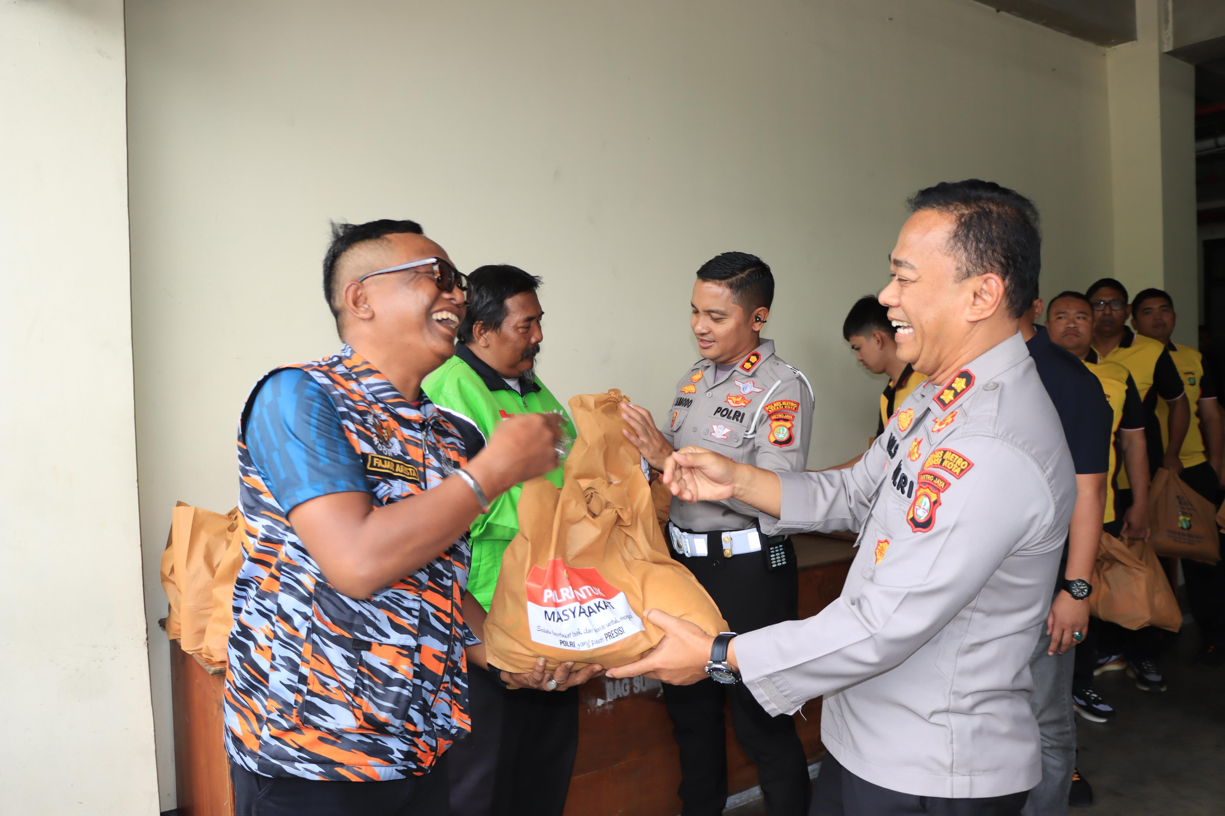 Sabuk Kamtibmas, Polres Metro Bekasi Kota Rangkul Pengemudi Ojol Lewat Jumat Berkah
