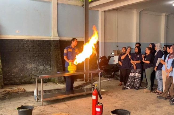 Polres Kepulauan Seribu Gelar Sosialisasi Keselamatan Kerja bagi Relawan SPPG Polri Cipinang Muara 4