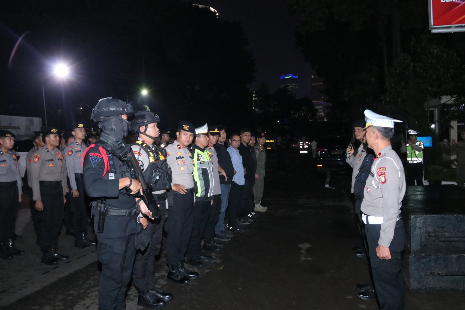 Polda Metro Jaya Gelar Patroli Malam dengan 135 Personel Gabungan