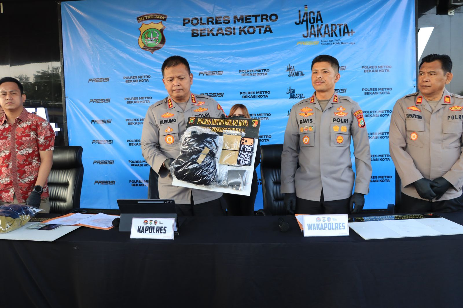 Polres Metro Bekasi Kota Ungkap Kasus Pengancaman Anak kepada Ibu dan Penggelapan Sepeda Motor