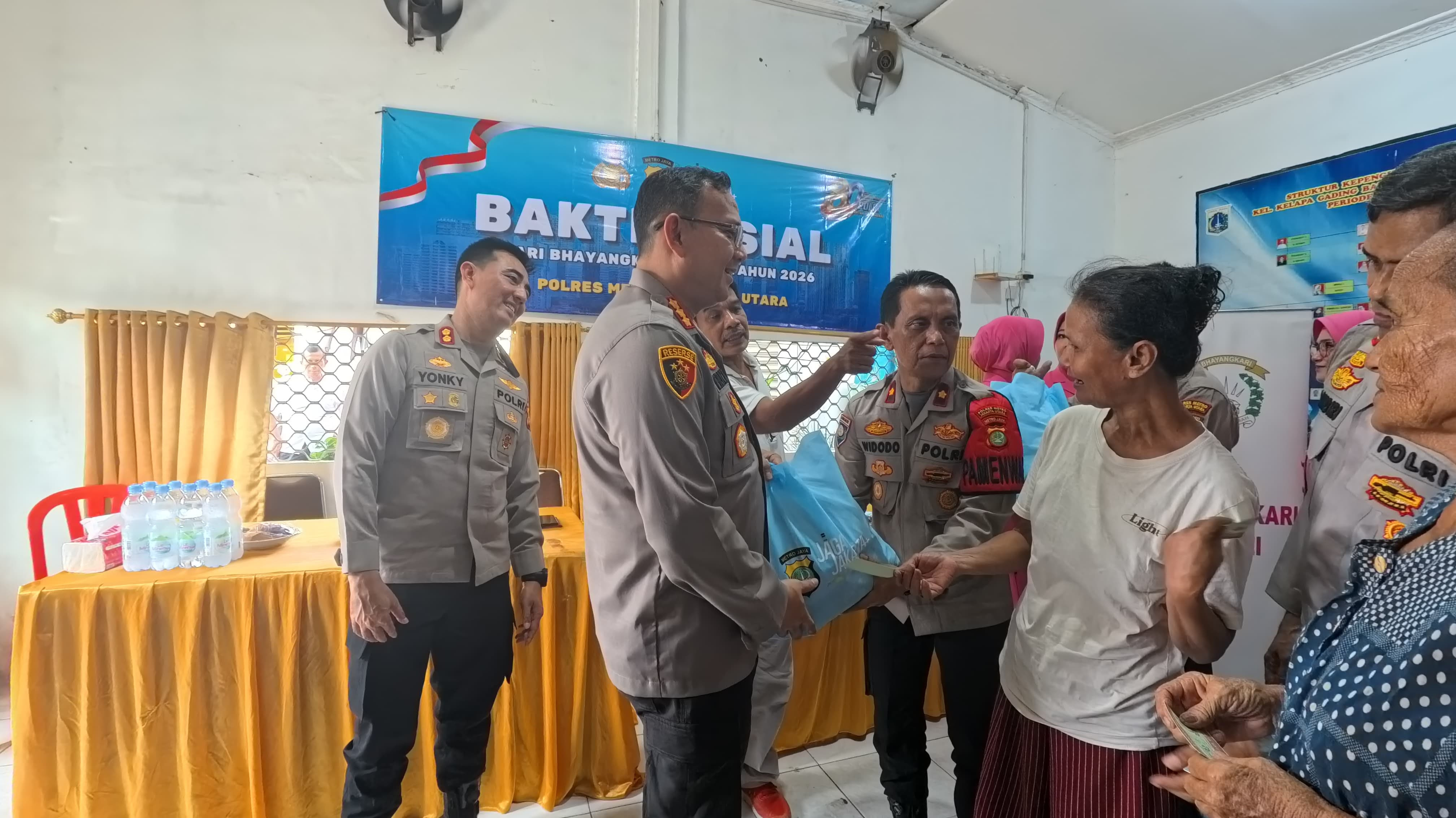 Polres Metro Jakarta Utara Gelar Baksos Hari Bhayangkara ke-80 di RW 022 Kelapa Gading