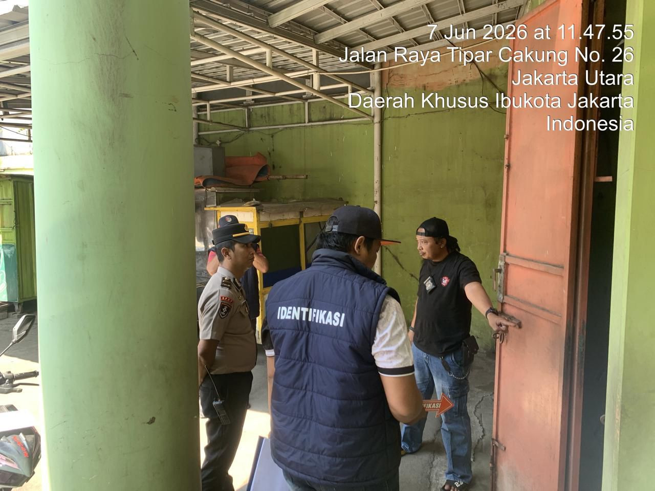 Respon Cepat 110, Polisi Olah TKP Pencurian Pajero Sport di Cilincing