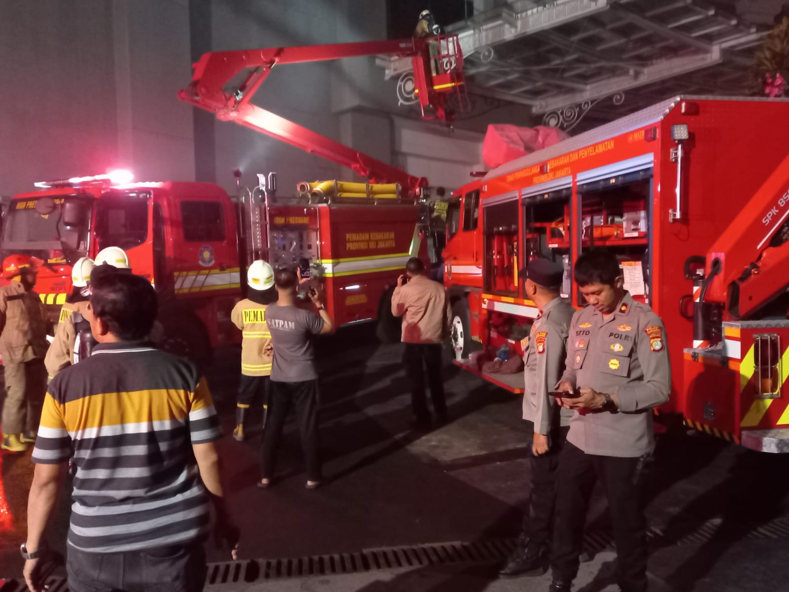 Kebakaran di Mall of Indonesia, Api Berhasil Dipadamkan Tiga Jam Setelah Petugas Damkar Diterjunkan