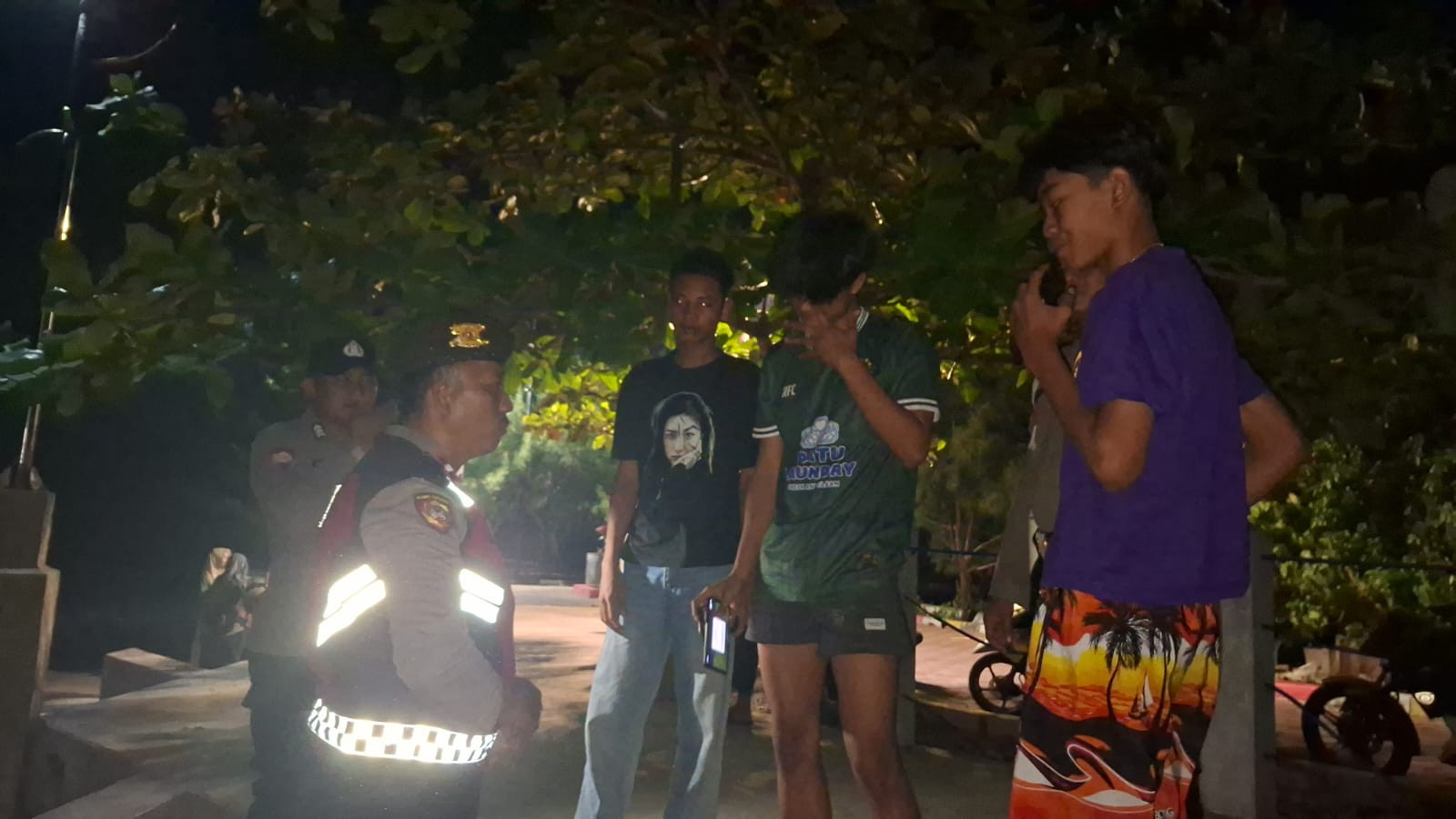 Jakarta On The Spot Sambangi Pulau-Pulau Penduduk, Polsek Kepulauan Seribu Selatan Sosialisasikan Layanan Polisi 110
