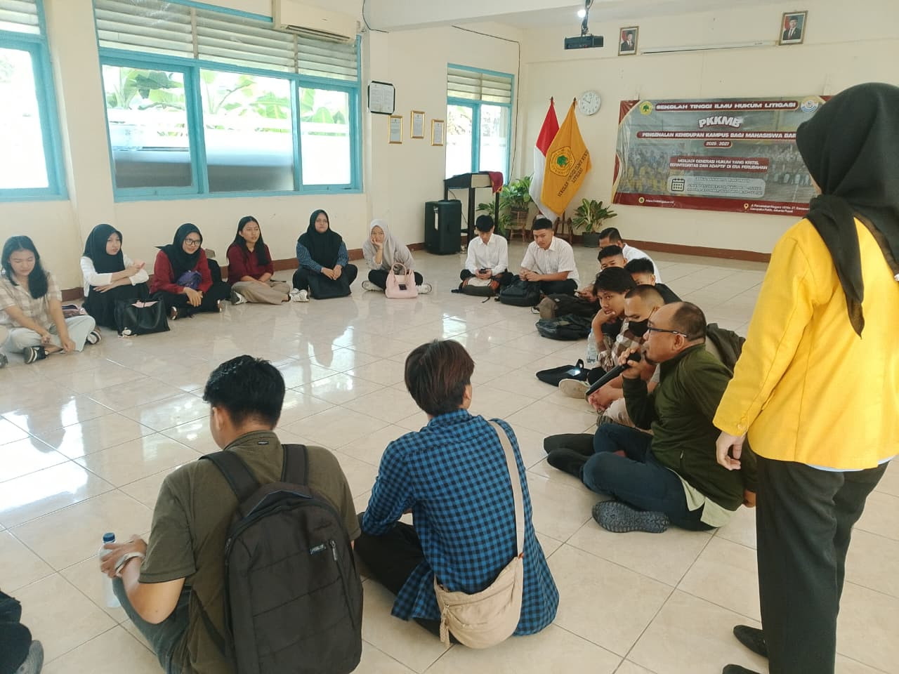 Semangat Tak Kenal Usia, Ghoni Kejar Ilmu Hukum di Tengah Jejak Sejarah