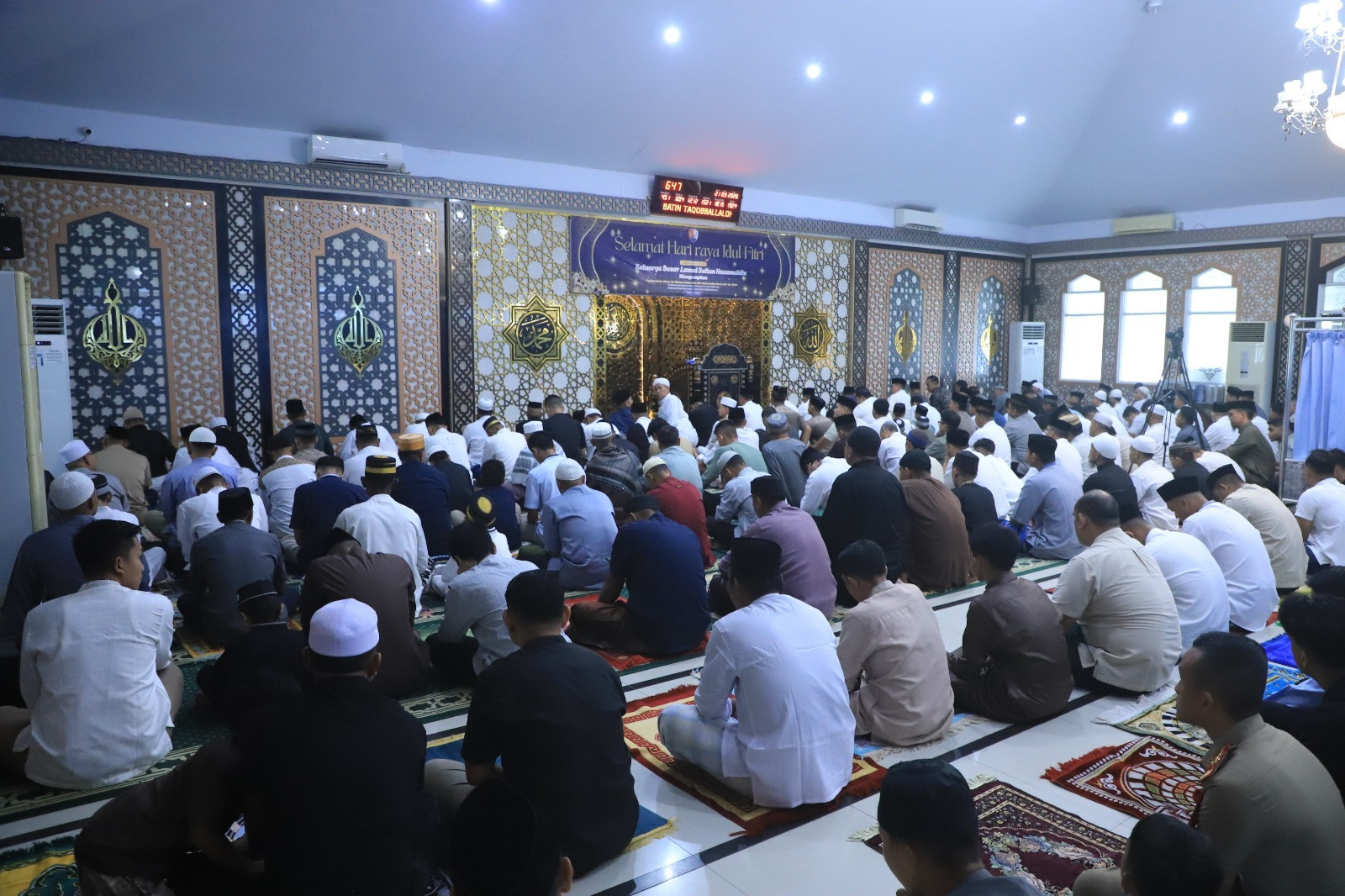 Umat Muslim Lanud Sultan Hasanuddin Laksanakan Sholat Idul Fitri di Masjid Nurussamawat
