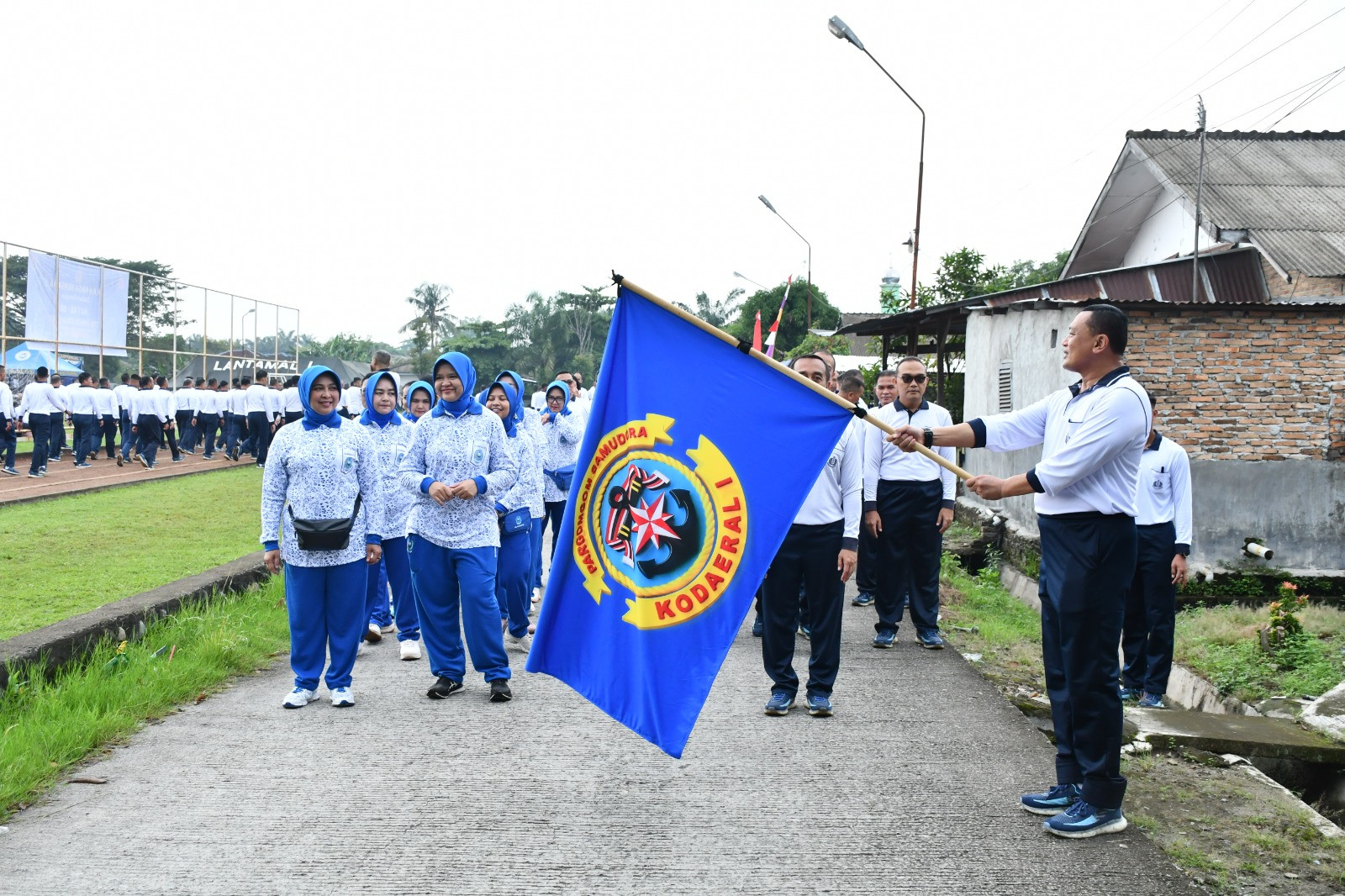 Sambut HUT Ke-80 TNI AL, Kodaeral I Laksanakan Olahraga Bersama, Bakti Sosial dan Bakti Kesehatan