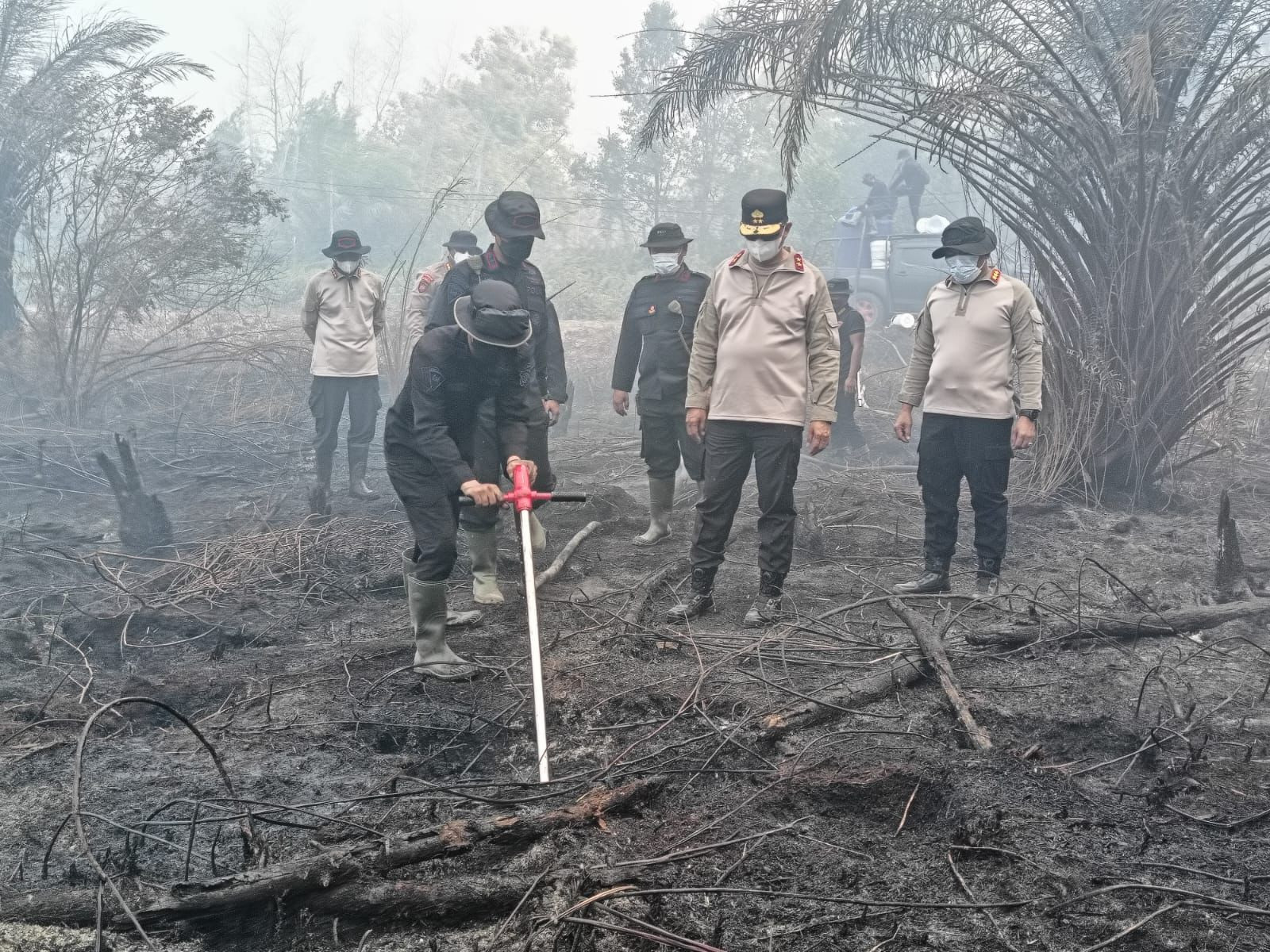 Polda Kalteng Optimalkan Serbuk Tepung Singkong "Hertindo AF31", Untuk Padamkan Bara di Lahan Gambut