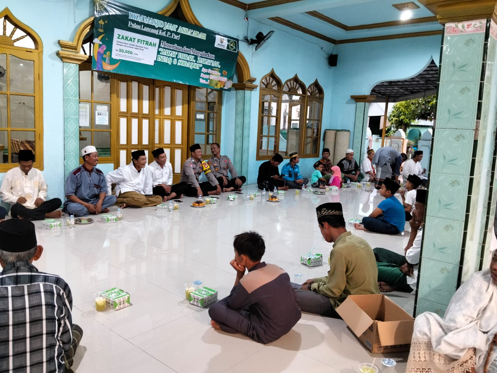 Bhabinkamtibmas Pulau Lancang Hadiri Buka Puasa Bersama Warga di Masjid Raya Assa’adah