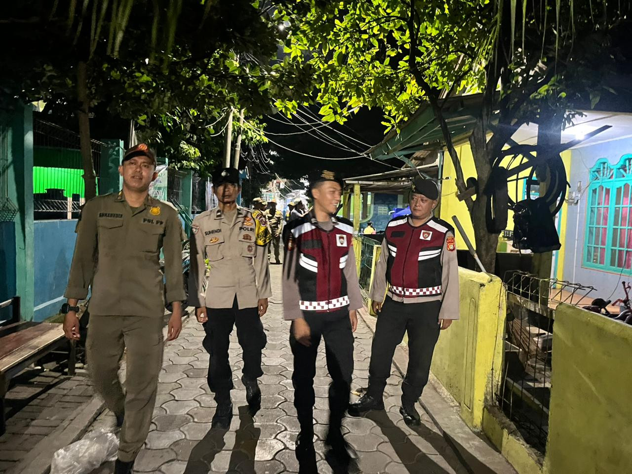 TNI-Polri Bersama Satpol PP dan Potmas Gelar Patroli Malam dan Sosialisasi Layanan 110 Antisipasi Tawuran serta 3C di Kepulauan Seribu Utara