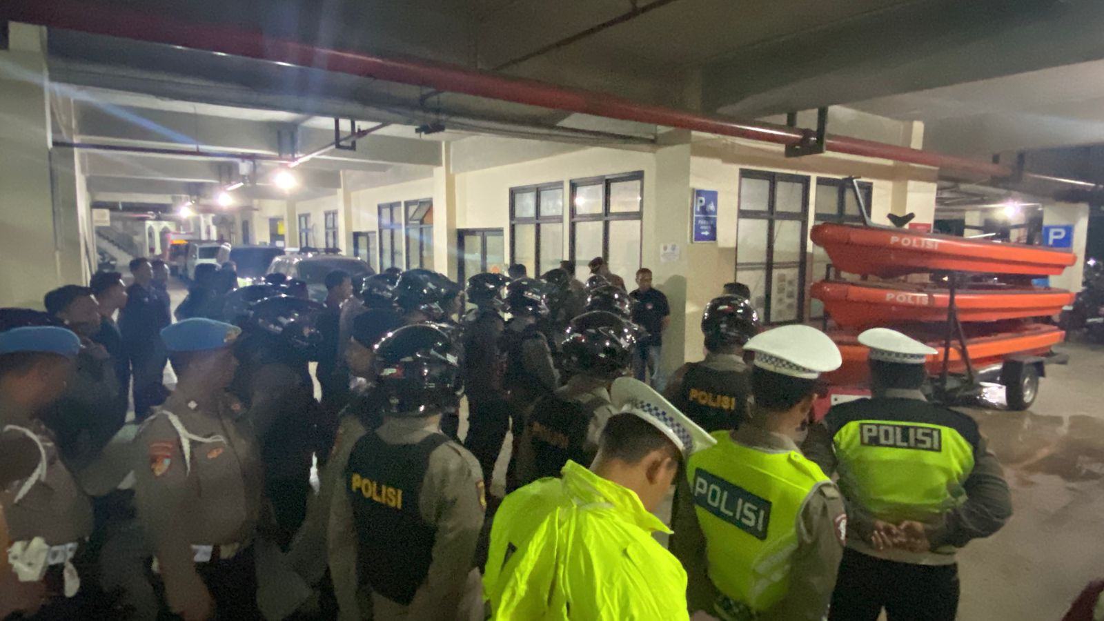 Antisipasi Kerawanan Minggu Dini Hari, AKP Arifin Sihombing Pimpin Apel KRYD Personel Gabungan di Polres Metro Bekasi Kota 