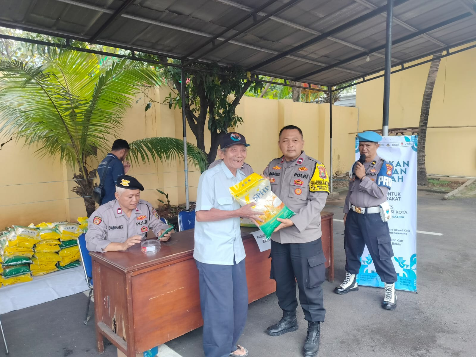 Polres Metro Bekasi Kota Gelar Gerakan Pangan Murah, Warga Antusias